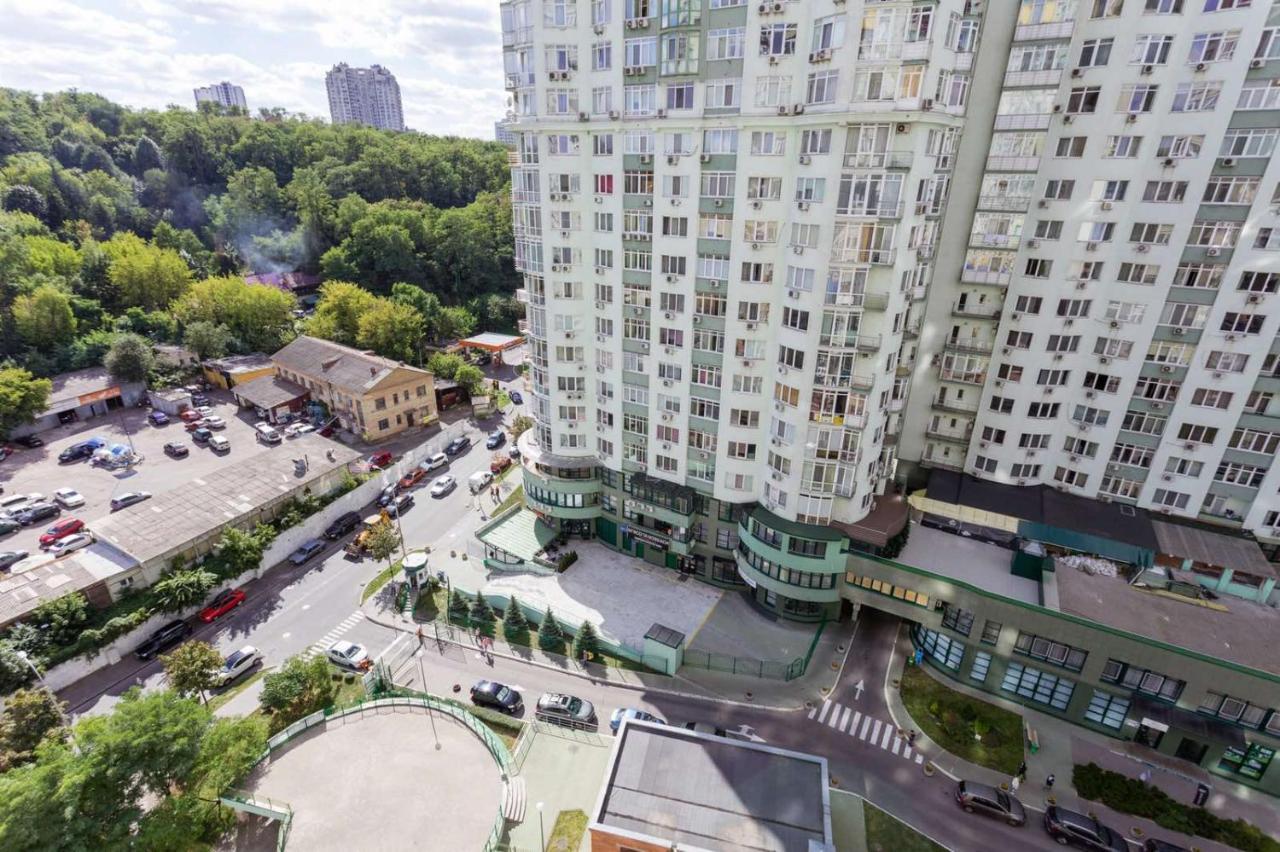 Navit Apartments With Breakfast, Near The Railway Station, The City Center And The Park Kiev Esterno foto