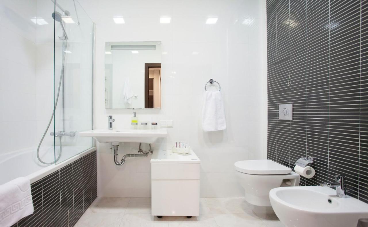 Navit Apartments With Breakfast, Near The Railway Station, The City Center And The Park Kiev Esterno foto