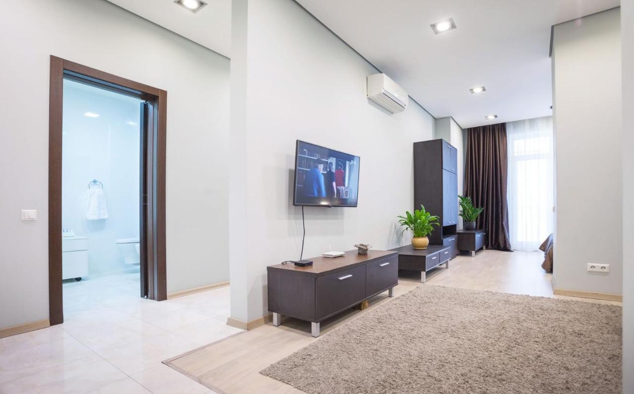 Navit Apartments With Breakfast, Near The Railway Station, The City Center And The Park Kiev Esterno foto