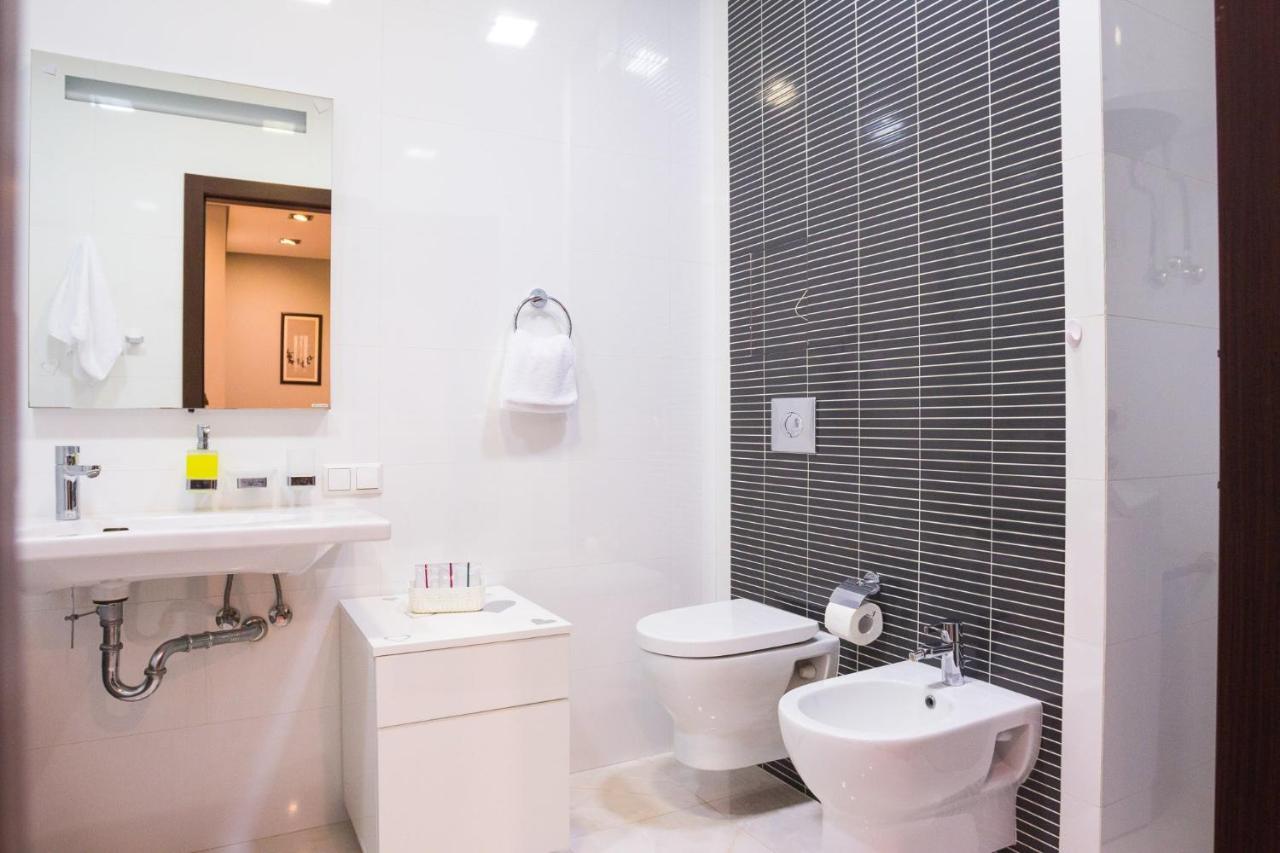 Navit Apartments With Breakfast, Near The Railway Station, The City Center And The Park Kiev Esterno foto