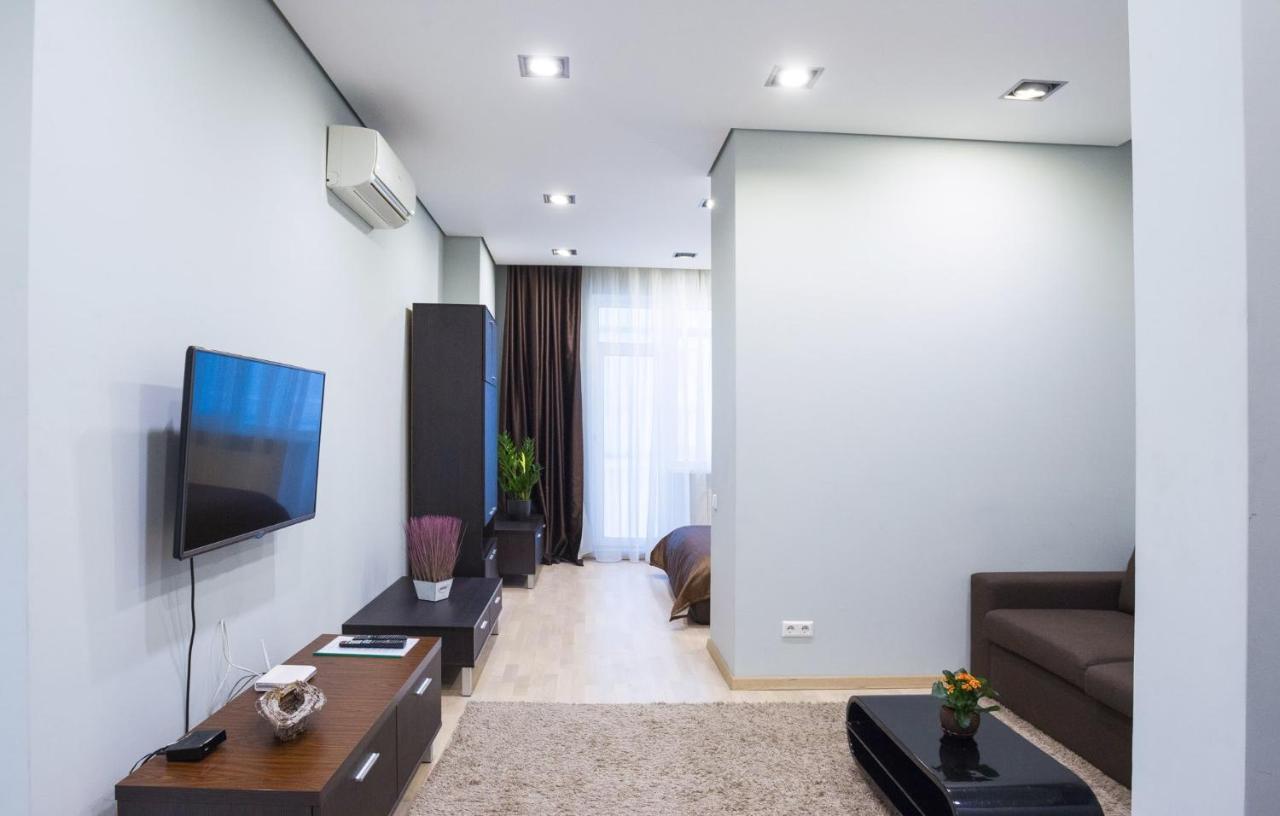 Navit Apartments With Breakfast, Near The Railway Station, The City Center And The Park Kiev Esterno foto